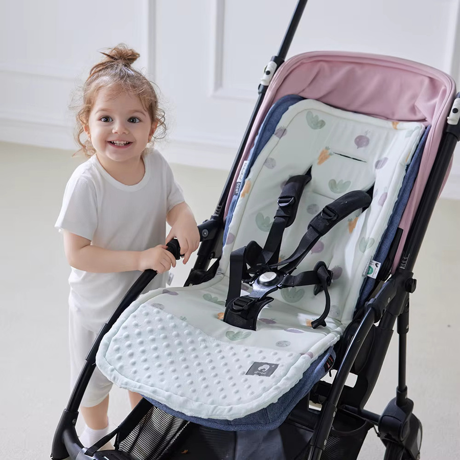 HOUSBAY 2-teiliges Kinderwagen Zubehör Set mit Cartoon Print Kissen und Gürtel Abdeckung in Multicolour zur Stoßdämpfung und Wirbelsäulenschutz - Bild 2