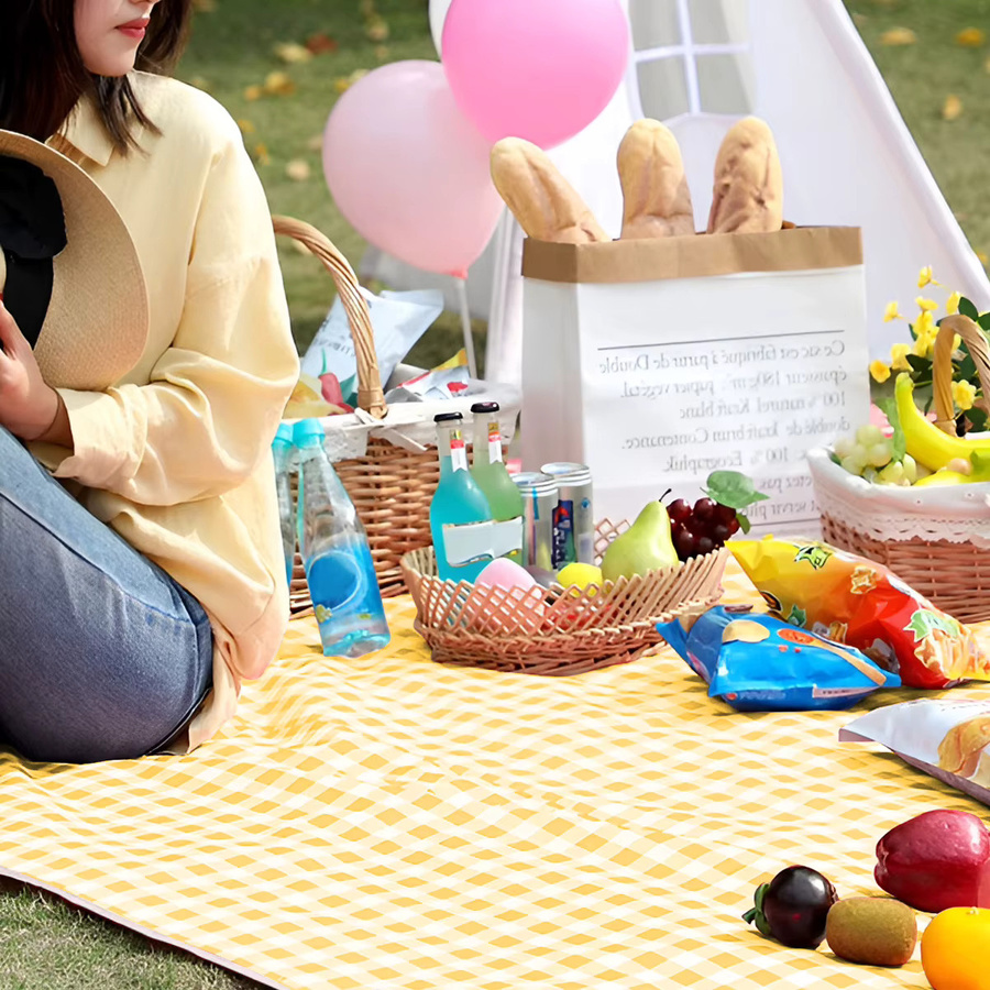 Sandfreie und wasserdichte Picknickdecke für Strand und Camping in Rot, B/B: 150 x 200 cm - Bild 2