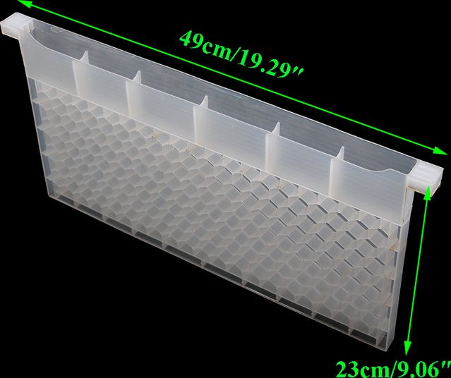 Multifunktionaler 3-in-1 Bienenfütterer von Pledge Agro als Futter- und Wasserbehälter aus Kunststoff mit Schutzplatte in Weiß und Transparent - Bild 1