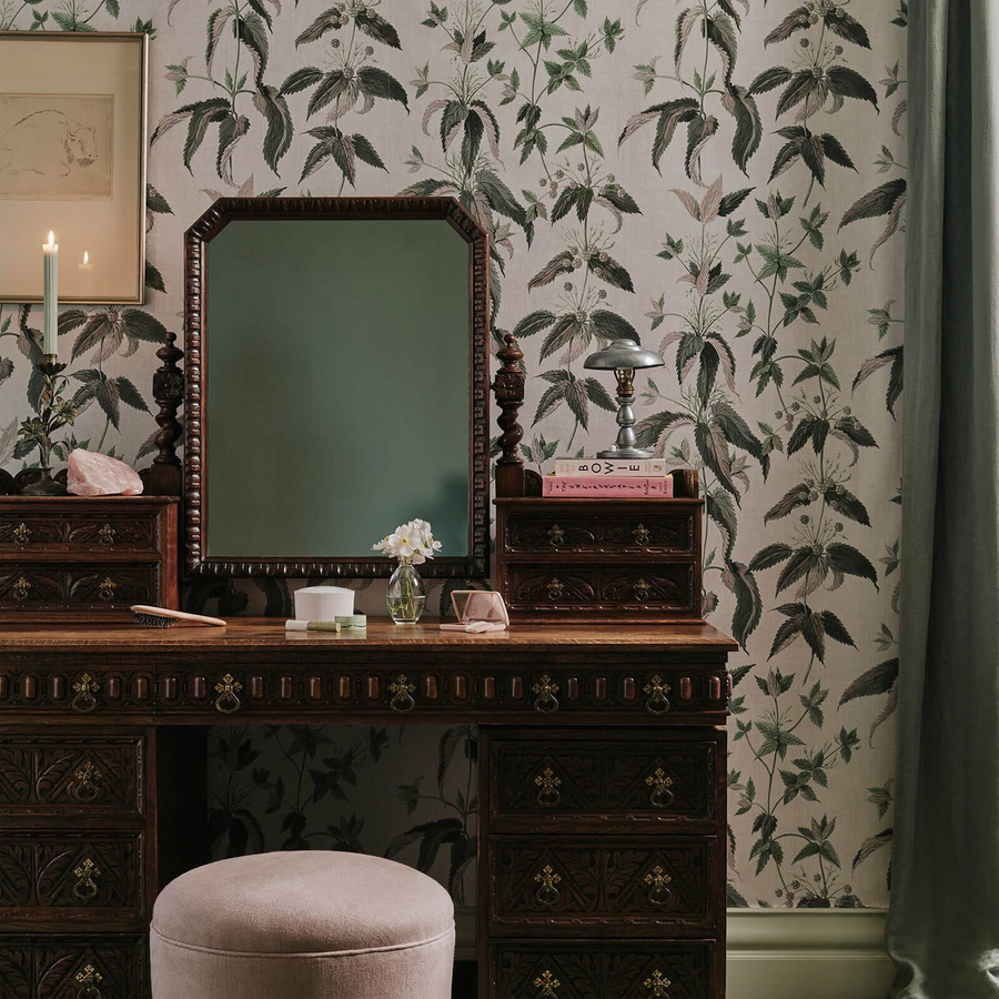 House of Hackney Tapete Urtica - Cirrus in Mehrfarbig mit floralem Design und botanischem Muster - Bild 1
