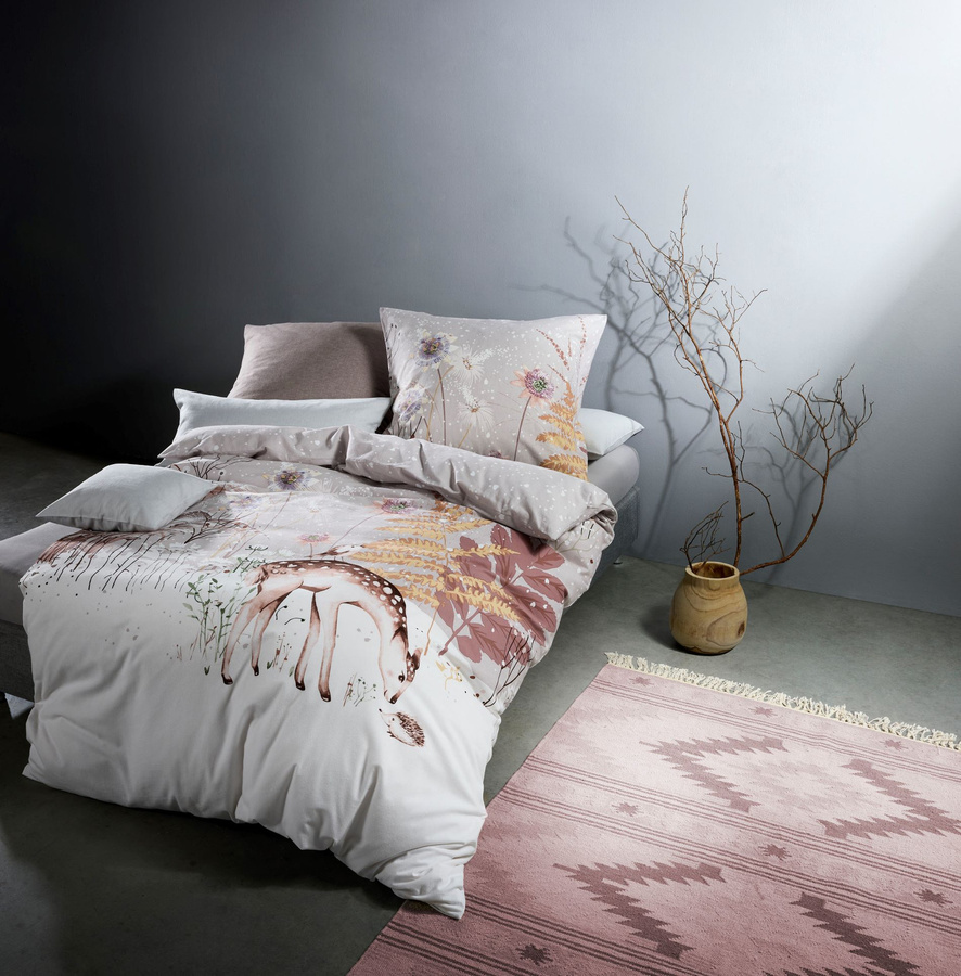 Fleuresse Aspen Biber Bettwäsche beige mit Rehen Gräsern und Igeln aus Baumwolle B/H: 155 x 220 cm und 80 x 80 cm - Bild 1