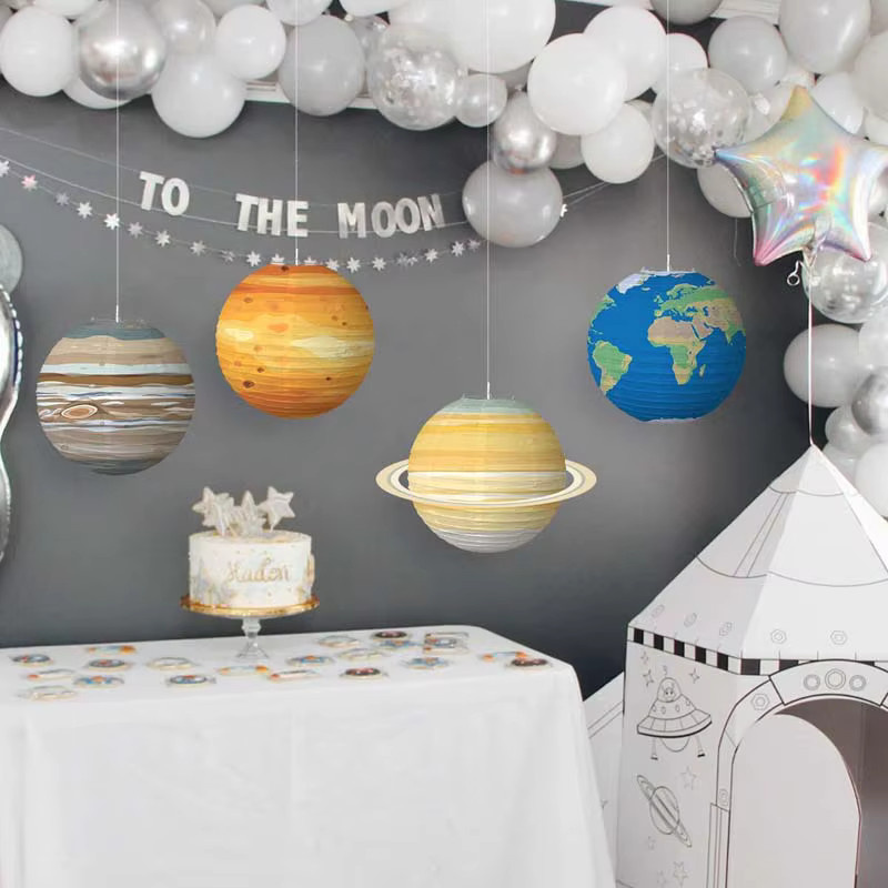 Merylover Runde Papier Laternen mit Planeten- und Sternenhimmel-Motiv in Beige Gelb für Kindergeburtstage, Partys und Festivals - Bild 2