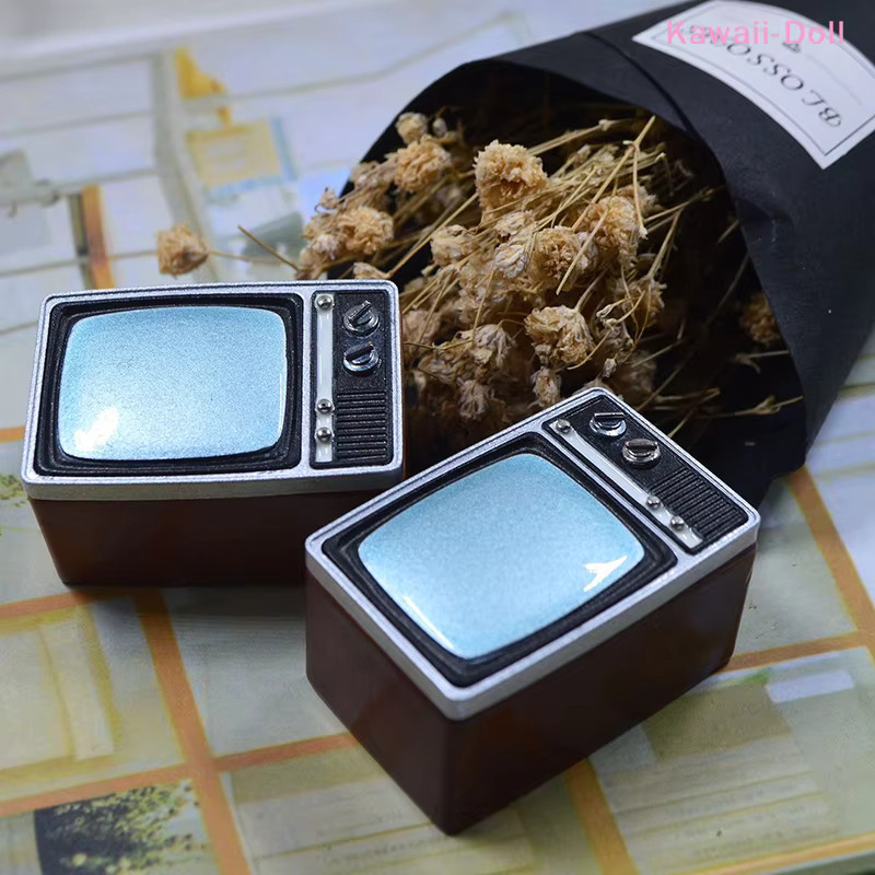 DIAPER&CORED Miniatur-TV in Braun als nostalgisches Puppenhaus-Zubehör für dein Wohnzimmer-Modell - Bild 3