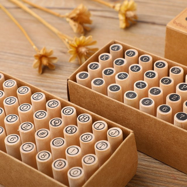 Kreatives Buchstaben-Zylindersiegel aus Holz für DIY-Tagebücher, 40 Stück dekorative englische Serie in Schwarz und Braun - Bild 1