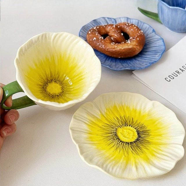 PGY Keramik Kaffeetasse mit Teller Set, handbemaltes Blumen-Design im französischen Retro-Stil, gelb und mehrfarbig - Bild 1