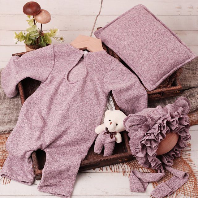 Ylsteed 4-teiliges Fotografie-Set für Neugeborene Mädchen in Lila mit Bären-Motiv, Hut mit Mini-Bär-Puppe und Posing-Kissen - Bild 1