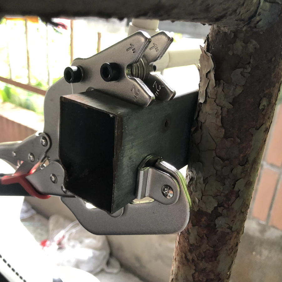 MacWork Verriegelbare Rohrklemme 10 Zoll in Silber mit schwenkbaren V-förmigen Polstern zum Klemmen von Rohren und Schläuchen für Schweißarbeiten und Reparaturen - Bild 4