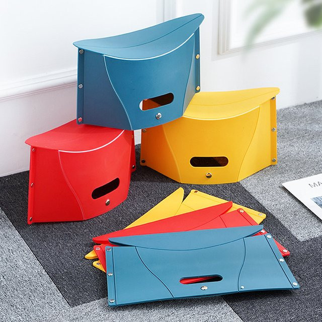 Multifunktionaler Klapphocker von GUOMUZI in Grün für Outdoor, Camping und Angeln mit integriertem Aufbewahrungskorb aus Kunststoff - Bild 1