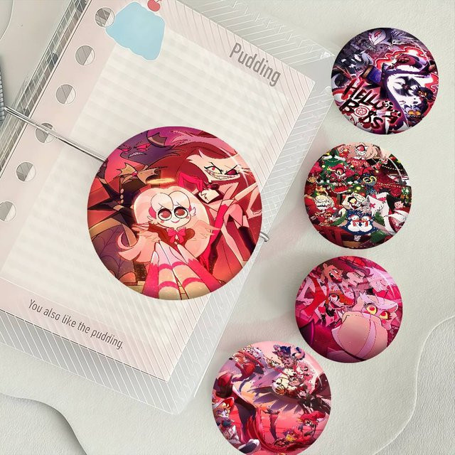 Mesuca Button Pin Brosche, Angel Dust Alastor Anime, Unisex - Bild 1