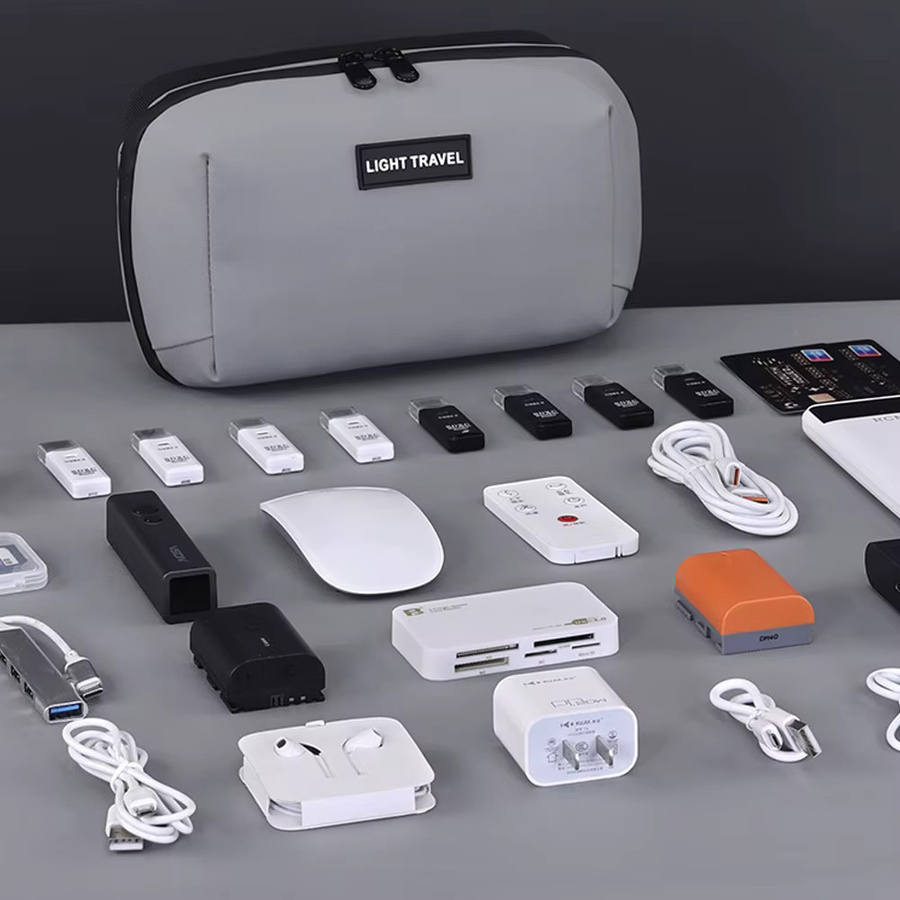 WEPPKK Reise-Tech-Beutel in Schwarz: Wasserdichte Kabelhülle und Elektronik-Organizer als Aufbewahrungstasche für Telefon und Ladegeräte - Bild 3