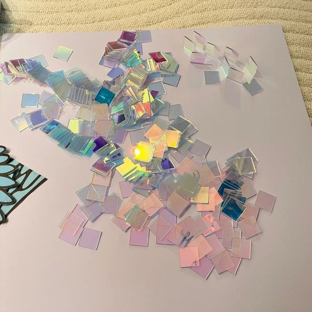 Shunmaii Mini Regenbogen-Holographische Acrylquadrate in Multicolour, dekorative doppelseitige Holo-Plexiglasfliesen aus Kunststoff mit Klebefläche - Bild 1