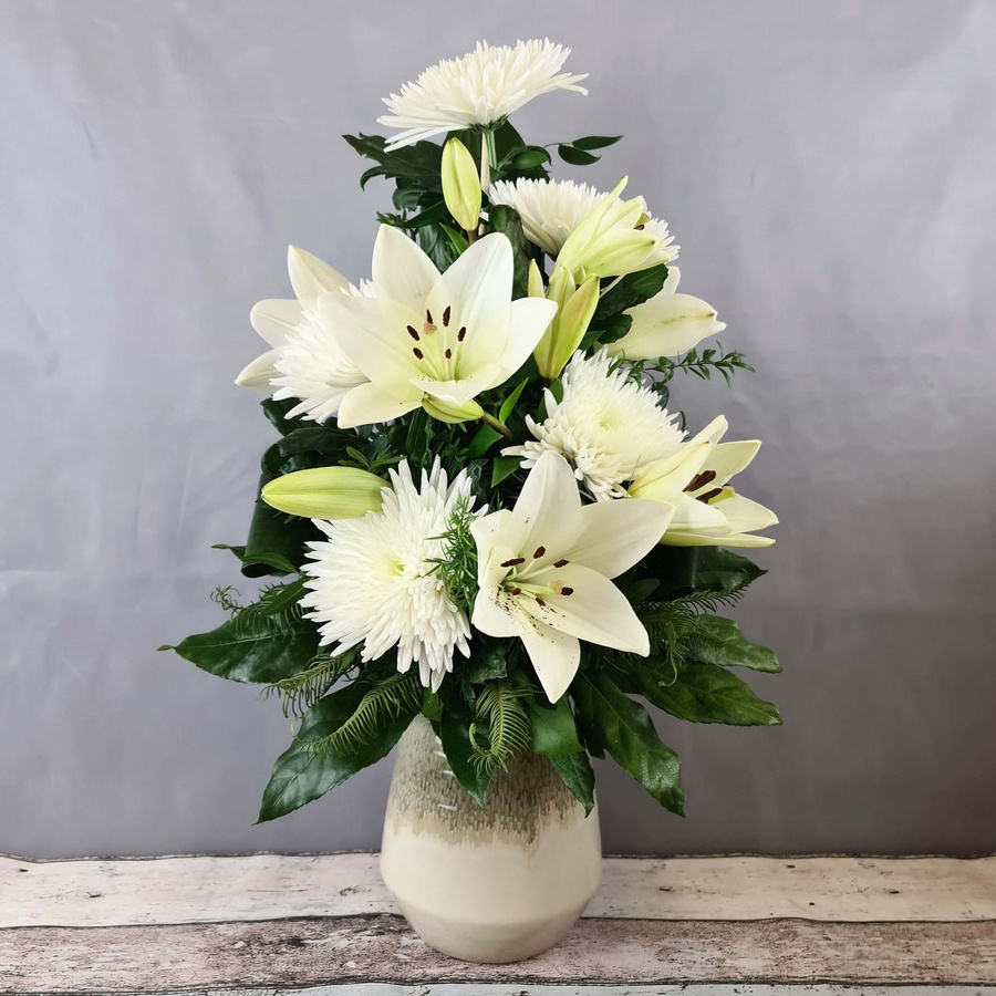 Blumenstrauß Trauer weiß Lilien Chrysanthemen Mixed Greenery - Bild 3