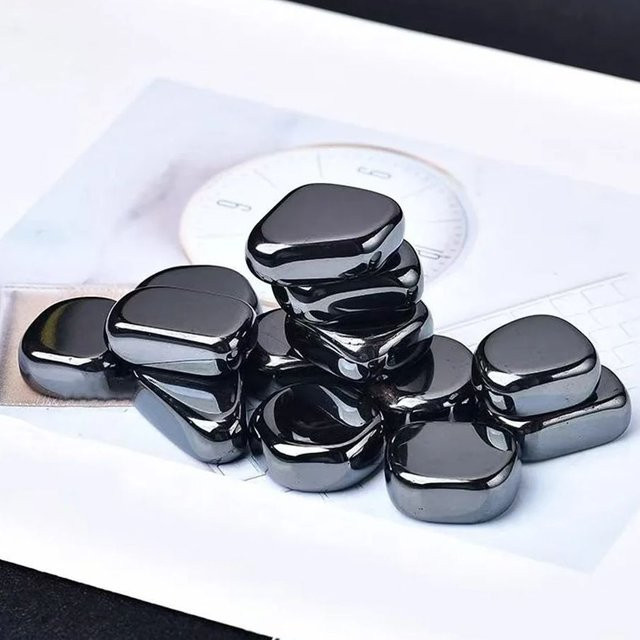 Natürliche Hämatit Heilkristalle als getrommelte Steine in Schwarz für deine Aquarium-Dekoration oder als Geschenk - Bild 1