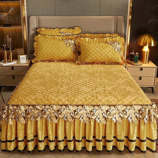 Luxus Tagesdecke aus Samt mit Spitze und Stickerei von Your Warm Home, Gold, B/B: 180 x 200 cm - Bild 1