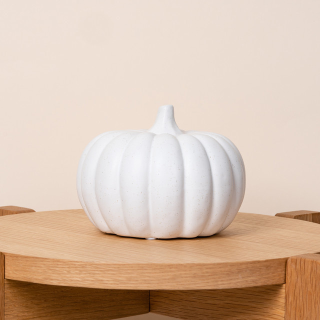 Großer Keramik-Kürbis von BLUME2000 in Weiß für deine Herbstdeko, Höhe: 15 cm, Breite: 15 cm, Tiefe: 13 cm - Bild 1
