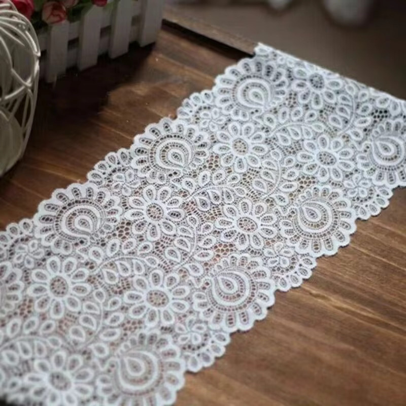 Elastische Spitzenborte in Schwarz und Weiß für DIY Handwerk und Näbzubehör, Breite: 22 cm, Länge: 2,74 m - Bild 2