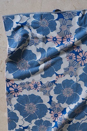 Jotex Badetuch FRIDA in Blau mit floralem Retro-Design, Breite: 90 cm, Länge: 150 cm - Bild 1