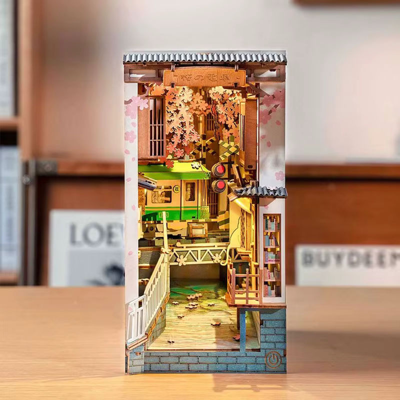 Robotime Rolife Book Nook DIY Holz Miniatur Haus Sakura Densya TGB01 mehrfarbig - Bild 2