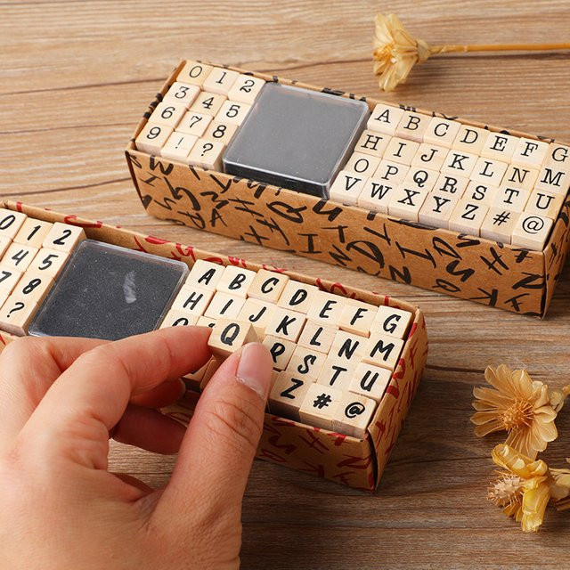 40-teiliges DIY-Tagebuch-Stempelset aus Holz mit Schreibmaschinen-Zahlen- und Buchstabensiegeln in Multicolour - Bild 1