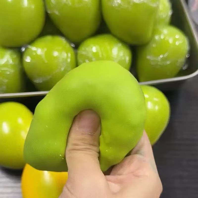 Schylling Mango-Squishy-Fidget-Spielzeug, weicher ASMR-Sensorik-Quetschball - Bild 3