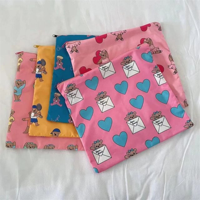 Kawaii Kosmetiktasche mit Bärenmuster in Pink und Multicolour, tragbare Toilettentasche mit großer Kapazität - Bild 1