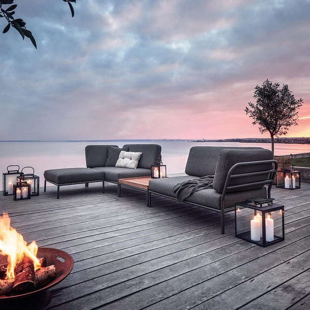 Houe LEVEL 2 Loungeset in Dunkelgrau mit Kaffeetisch aus Bambus und Ottoman für Garten und Terrasse - Bild 1