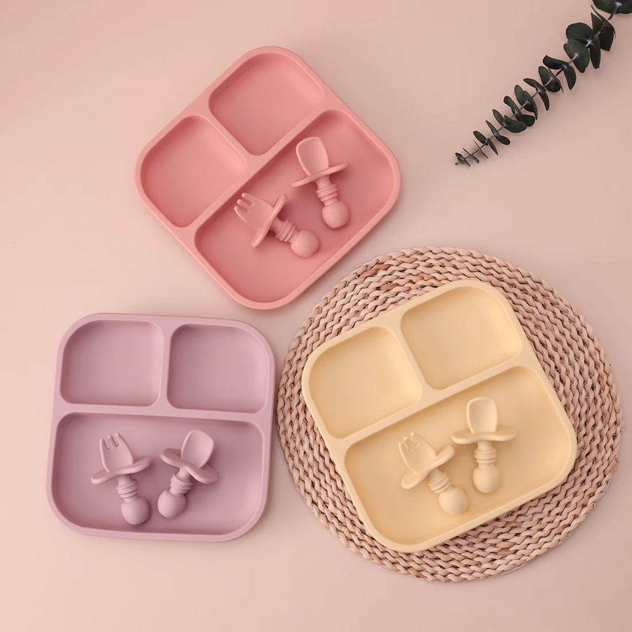 BPA-freies Silikon Baby Fütterungsset mit quadratischem Saugteller sowie Löffel und Gabel in Gelb für Kinder von 0 bis 6 Jahren - Bild 2