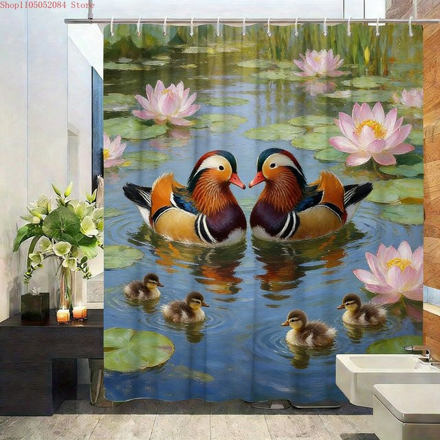 Wasserdichter Duschvorhang von BEAST KINGDOM mit Ölgemälde-Motiv Mandarinenten und Entenküken im Lotus-Teich, Polyester, Mehrfarbig, B: 180 cm, H: 180 cm - Bild 1