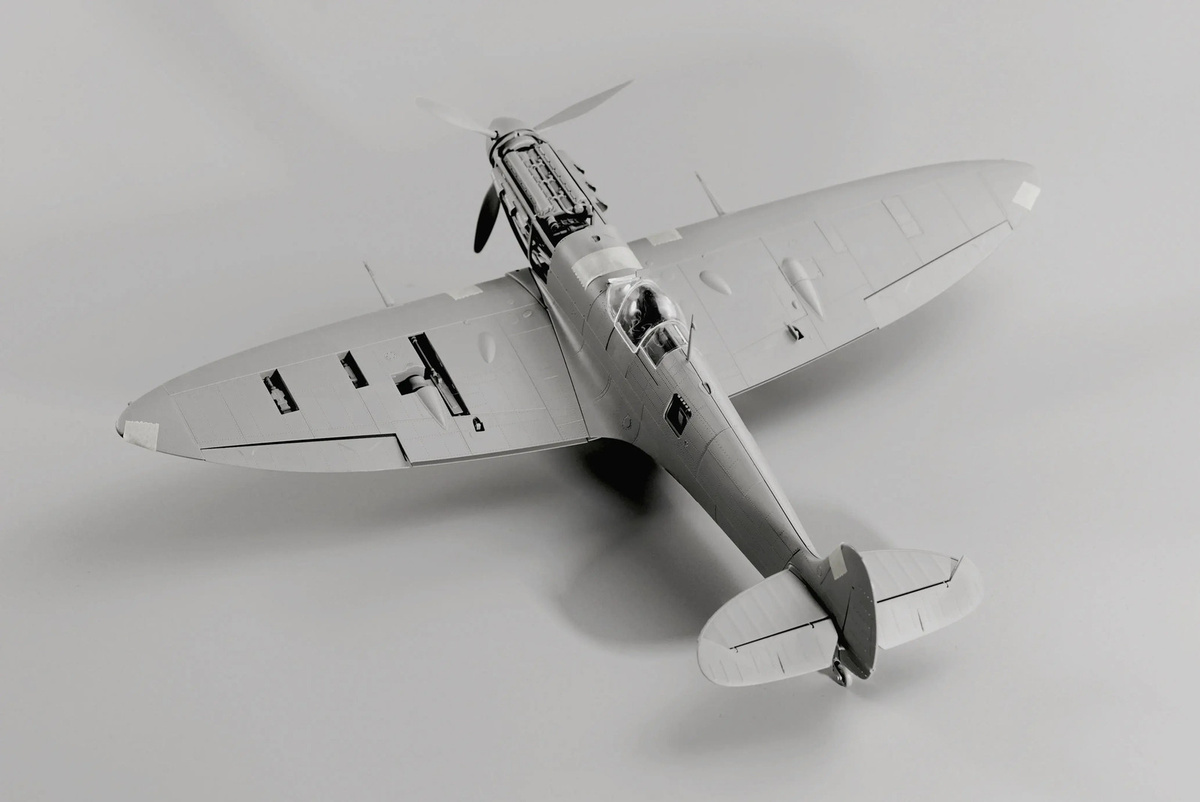 Border BF-004 Spitfire MK.Vb, Kunststoffmodell, Maßstab 1:35 - Bild 2