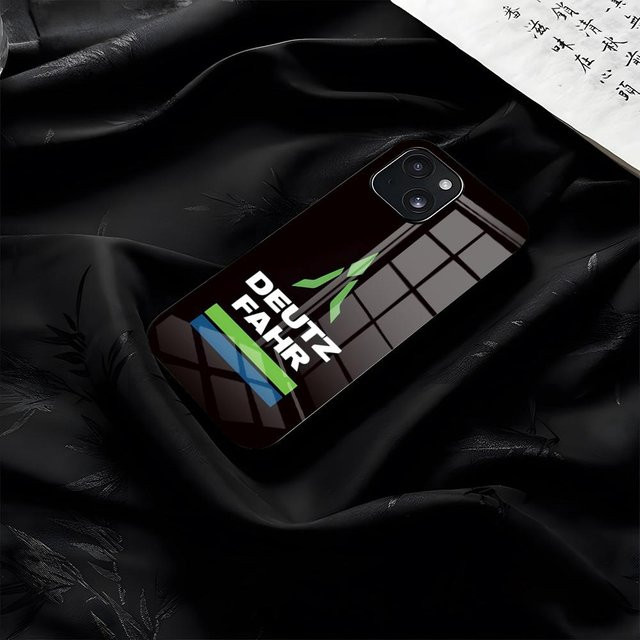 Handyhülle mit Deutz Traktor Motiv für iPhone 17 Pro Max 16 15 14 13 11 Plus inklusive Glasabdeckung in Schwarz - Bild 1