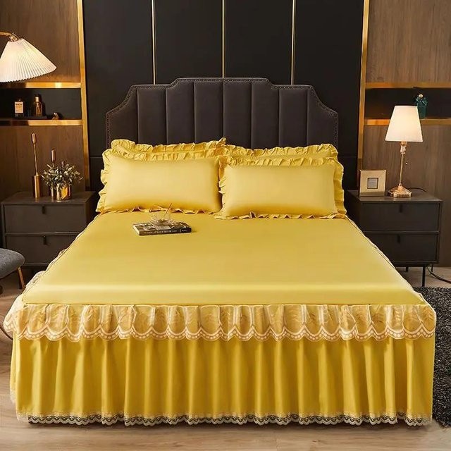 Yiran Furniture Luxuriöser Bettrock aus Satin mit Spitzenbesatz, Gelb, B/T: 180 x 200 cm - Bild 1
