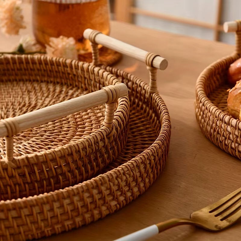 Handgefertigtes Rattan-Tablett in Braun, Rundes Obst- und Snack-Tablett im Bohemian-Stil - Bild 4