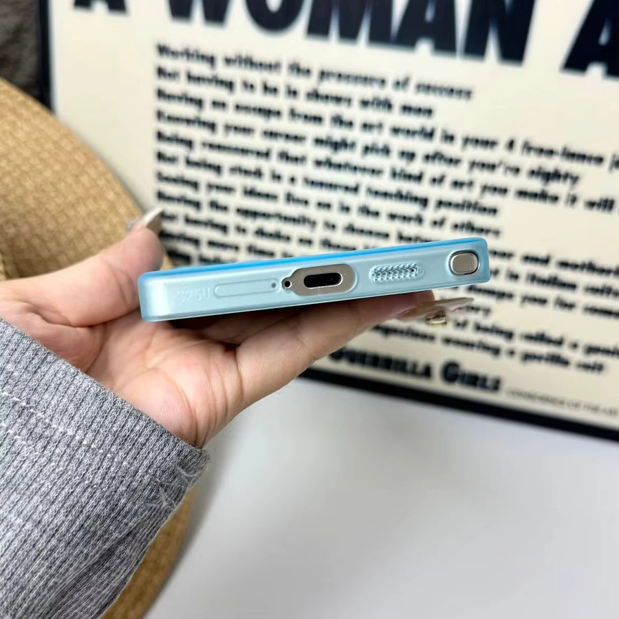 Ultradünne Magnetische Schutzhülle aus hartem PC für Samsung Galaxy S25 Ultra, S24 Ultra und S23 Ultra mit MagSafe Kompatibilität für kabelloses Laden in Grau oder Blau - Bild 3