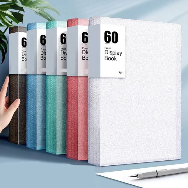 A4 Aufbewahrungsordner mit 60 Seiten und Clear View-Panels aus Kunststoff in Grün Morandi Color Collection - Bild 1