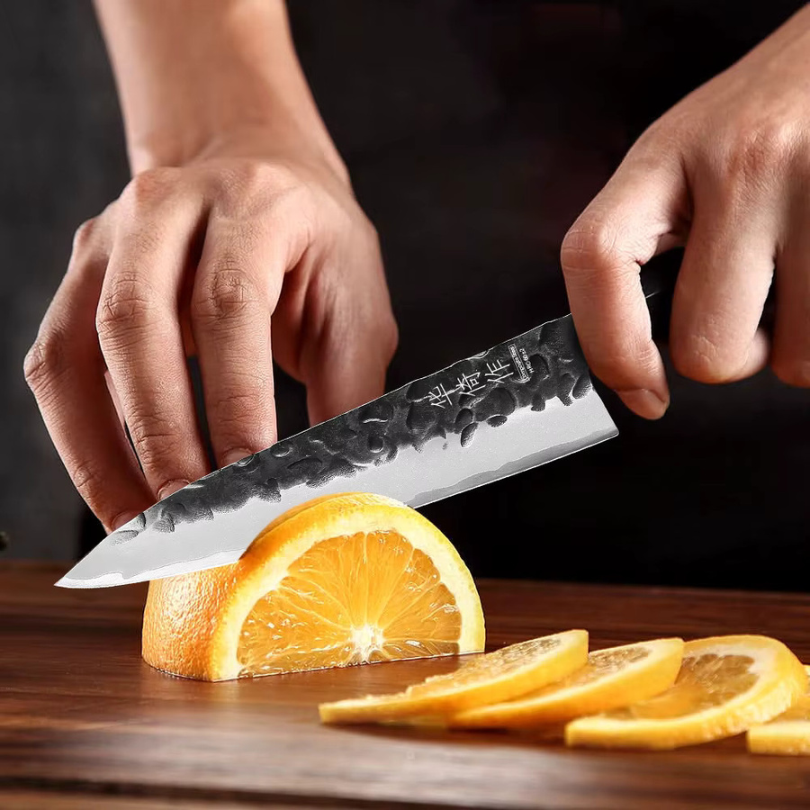 TUEWHO Japanisches Universal-Küchenmesser aus handgeschmiedetem 3-lagigem Verbundstahl, 14 cm, Silber - Bild 4