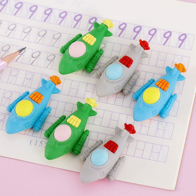 Kreative Mini-Simulationsflugzeuge aus Gummi in Multicolour als Schulbedarf oder Geschenk - Bild 1