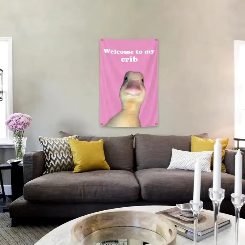 VIKAMA Wandteppich mit Entenmotiv Welcome to My Crib in Pink, Textil-Wanddeko für Wohnzimmer und Schlafzimmer, B: 150 cm, H: 100 cm - Bild 2