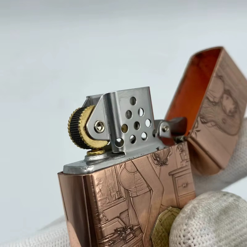 ZORRO Kerosin-Feuerzeug aus Messing in Gold mit 3D-Relief und doppelseitiger Gravierung im Mädchenmuster - Bild 2
