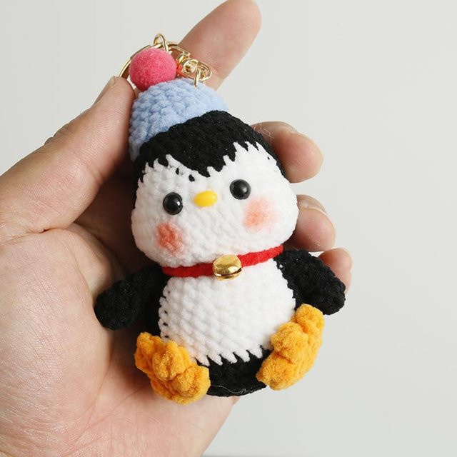 Schlüsselanhänger Pinguin, handgefertigt, beige, Unisex - Bild 1