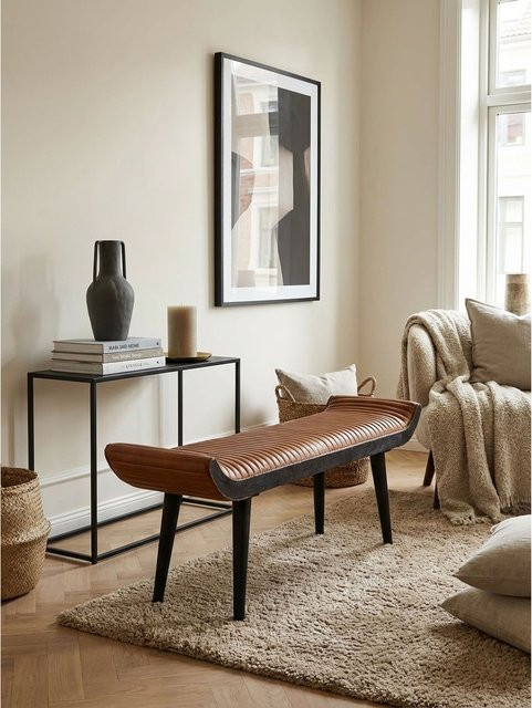 Moderne Sitzbank von KADIMA DESIGN aus braunem Leder und Massivholz mit Rillen-Muster, B/T/H: 125 x 51 x 38 cm - Bild 1