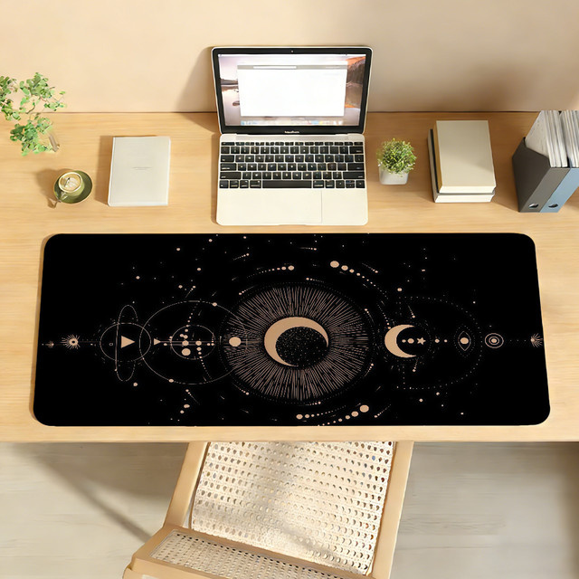 Moon Space Mauspad in Schwarz, rutschfeste XXL Schreibtischunterlage aus Gummi für Gaming und Büro - Bild 1