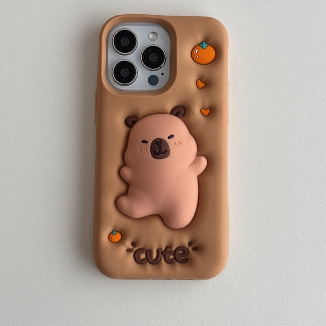 YULIN Handyhülle aus weichem Silikon mit 3D Tier Cartoon Wasserschwein und Handgelenkband für iPhone 16 15 14 13 12 Pro Max, Farbe: Braun - Bild 1