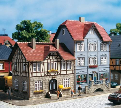 Auhagen Wohnhäuser Bahnhofstraße 9/11 Fachwerk Modellbau H0 - Bild 1