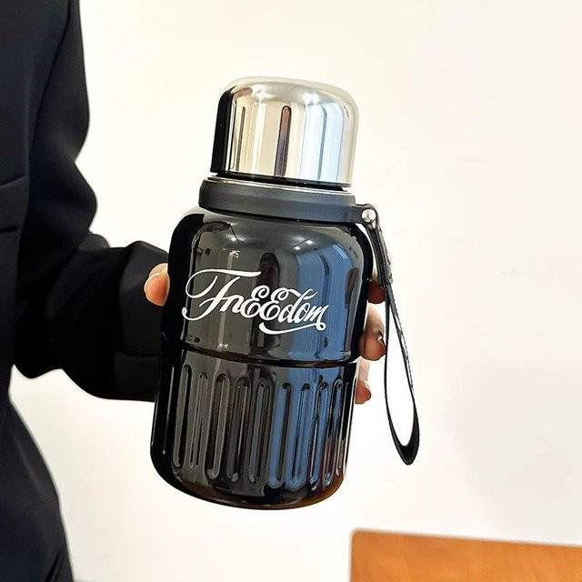 Isolierbecher aus Edelstahl mit Deckel von Yiran Furniture, 600 ml, in Weiß, Rot oder Schwarz - Bild 1