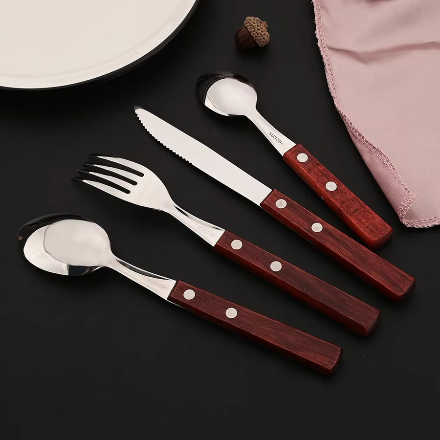 Besteckset aus Edelstahl mit Holzgriff in Rot und Silber, bestehend aus Messern, Gabeln und Löffeln von uniturcky - Bild 3