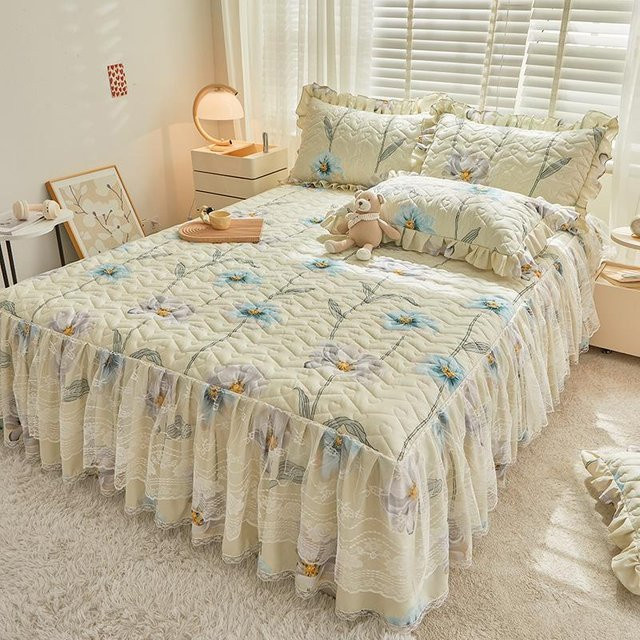 Dreiteiliges Bettwäsche-Set von Your Warm Home mit Tagesdecke und Spannbettlaken aus Baumwollspitze in Weiß, floralem Design, B/T: 180 x 220 cm - Bild 1