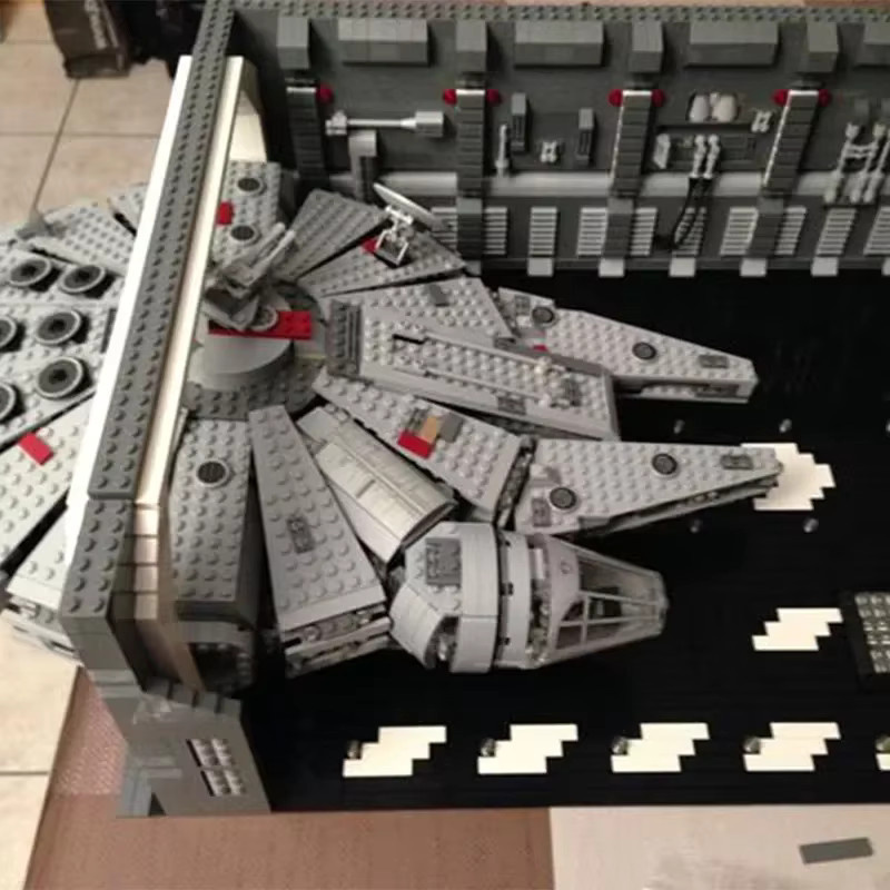 STERN Science Fiction Film Docking Bay und Millennium Falcon Architektur Bausteine Modell, 3.728 Teile - Bild 2