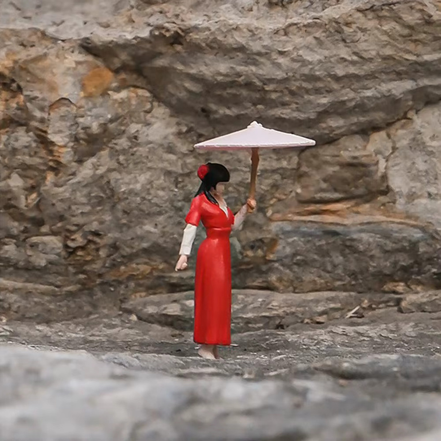 Kicarmod Das Mädchen mit dem Regenschirm, Modellfigur, Maßstab 1:64, Einzelfigur - Bild 3