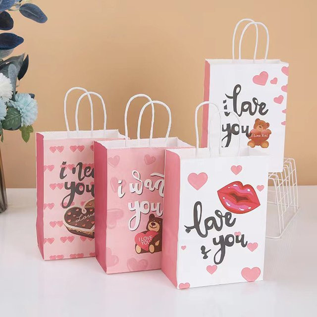 4 Stück Geschenktüten mit Herz-Motiv aus Kraftpapier in Pink für Valentinstag, Geburtstag oder Hochzeit - Bild 1
