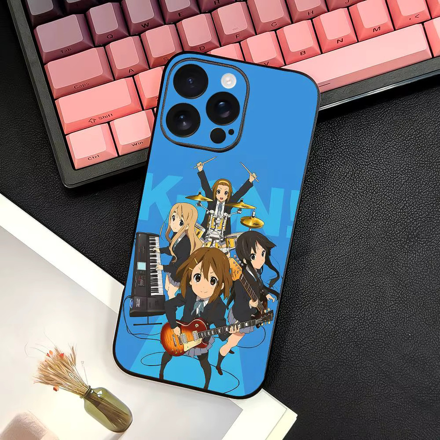 Anime K-K-ON Handyhülle für iPhone 13-16 Plus Pro Max in Bunt mit Satin-Glanz-Effekt - Bild 1